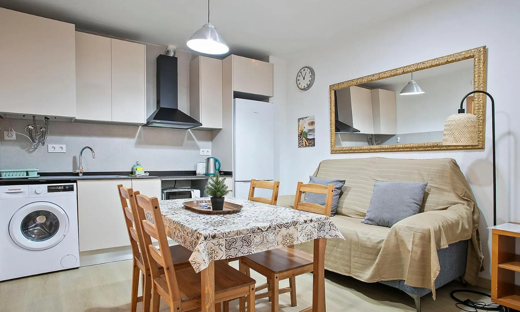 Beautiful Apartment In Las Ramblas Barcelona 6Pax