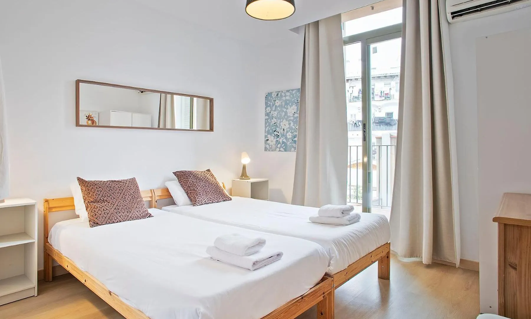 Beautiful Apartment In Las Ramblas Barcelona 6Pax